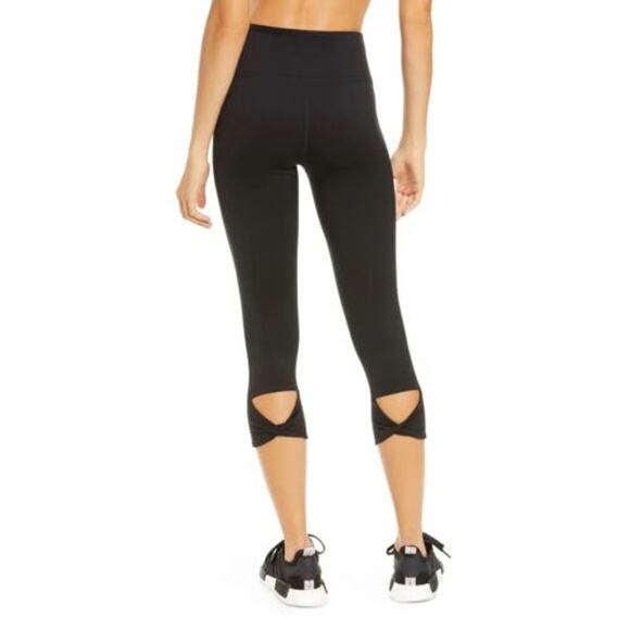Z by Zella | Heather Gray Mid Rise Back Calf Twist Cropped Athletic Leggings - Picture 8 of 8